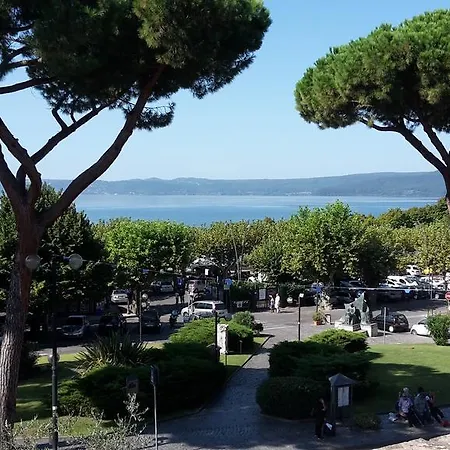 Relax In Piazzetta Casa E Per Vacanze Trevignano Romano